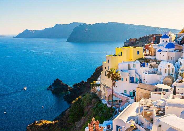 shutterstock_2476663631 Santorini, Greece